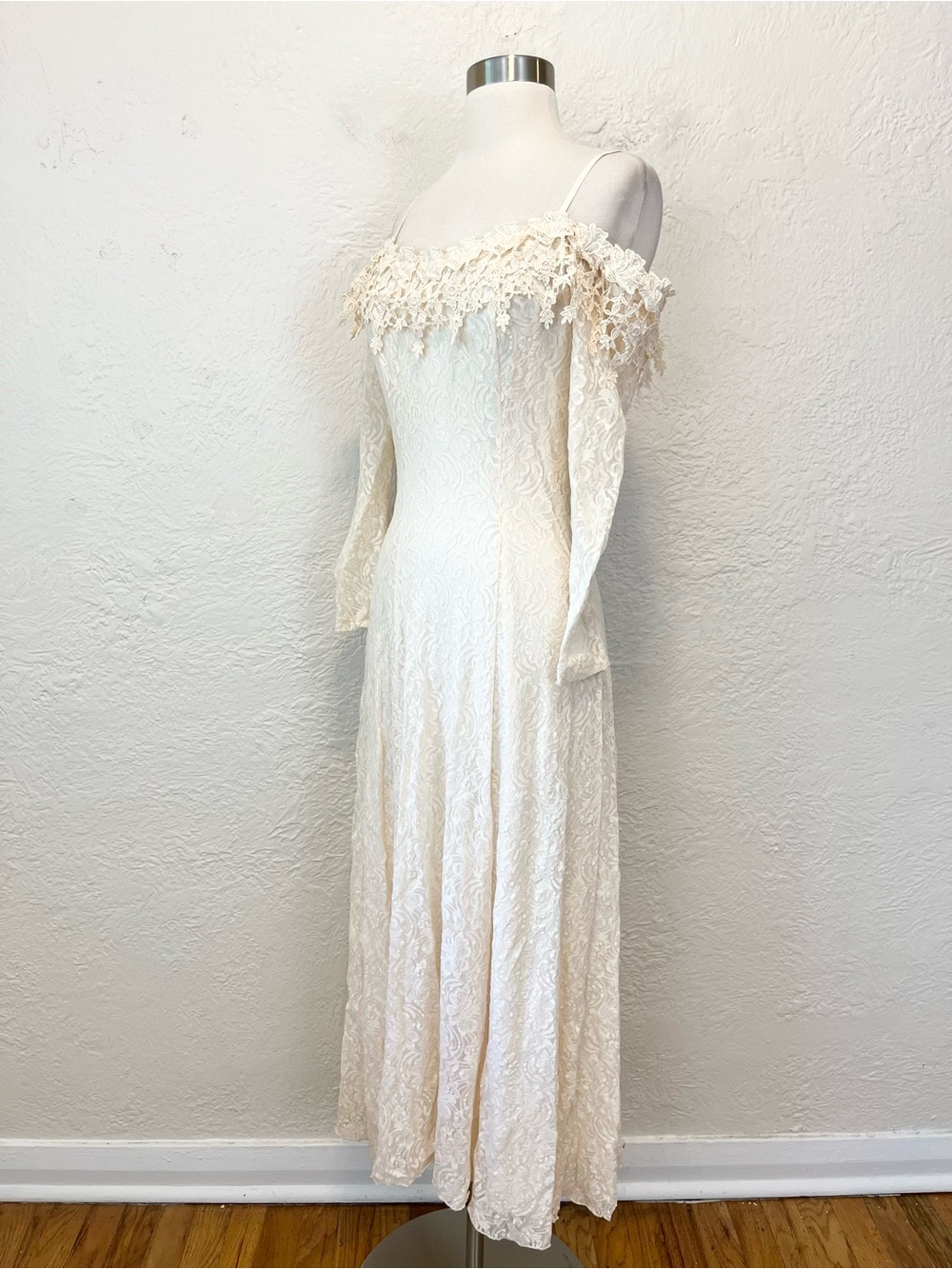 Vintage Dress Cream Lace Off Shoulder Cottagecore Boho Wedding 70s 90s XS/S - Picture 14 of 15